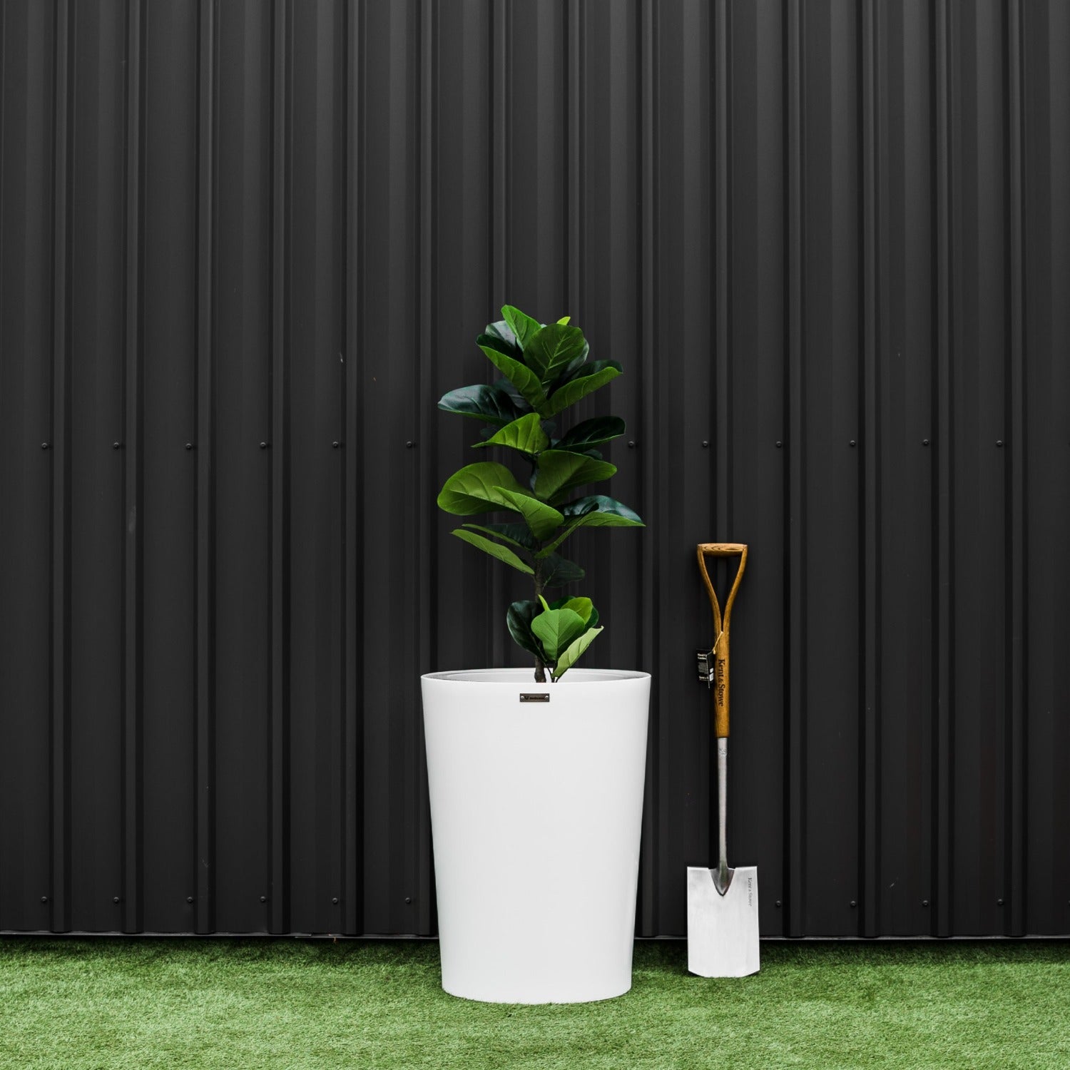 White planter. White pot plant. White planter pot.