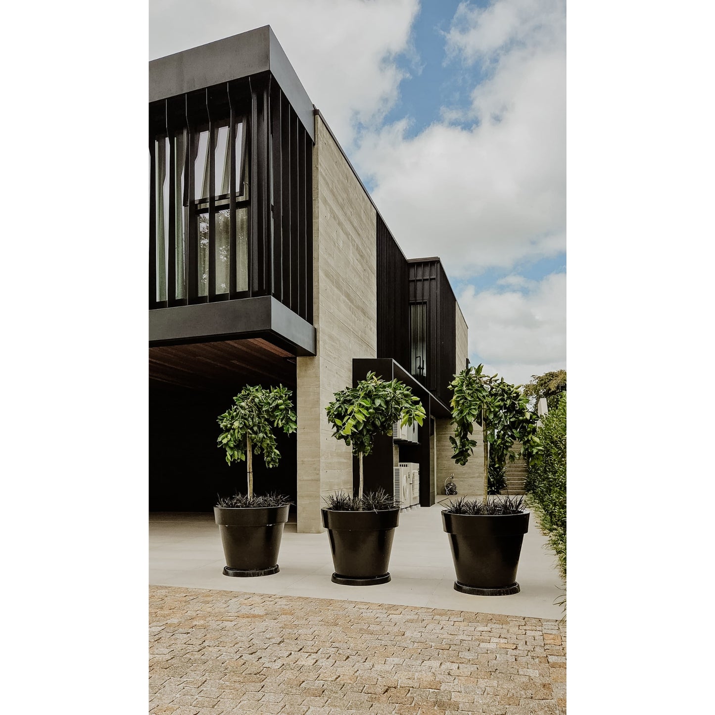 Madrid 600 Planter. 61.5cm High.